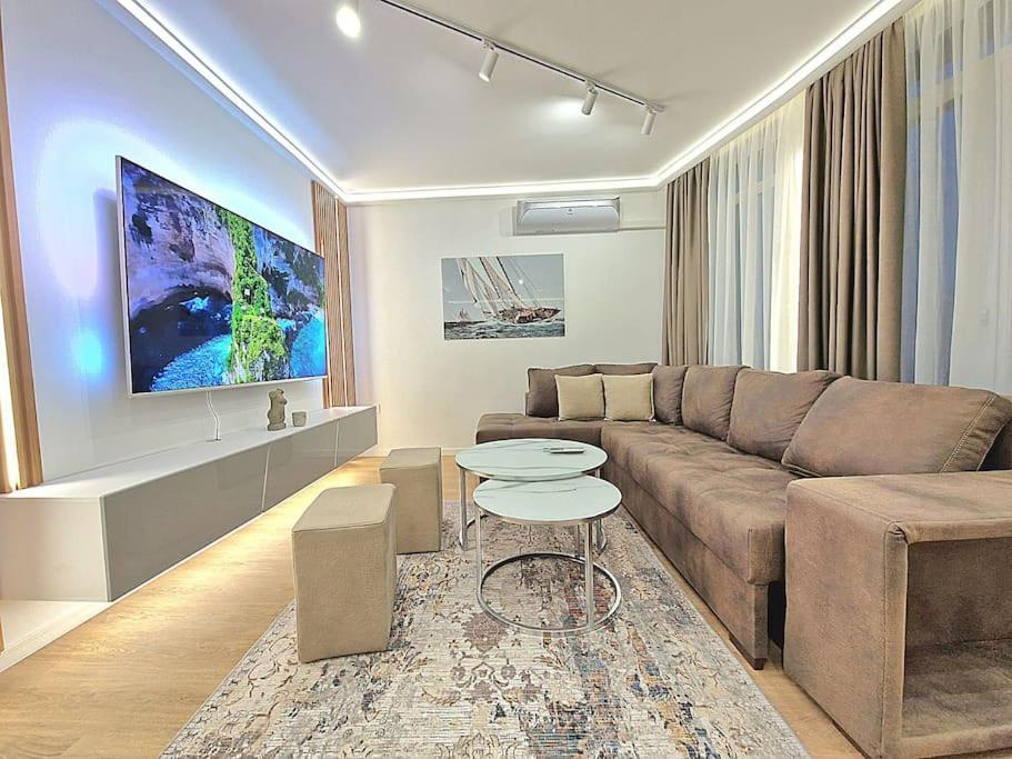 Luxury Apartment. 75 Inches Tv Warna Exterior foto