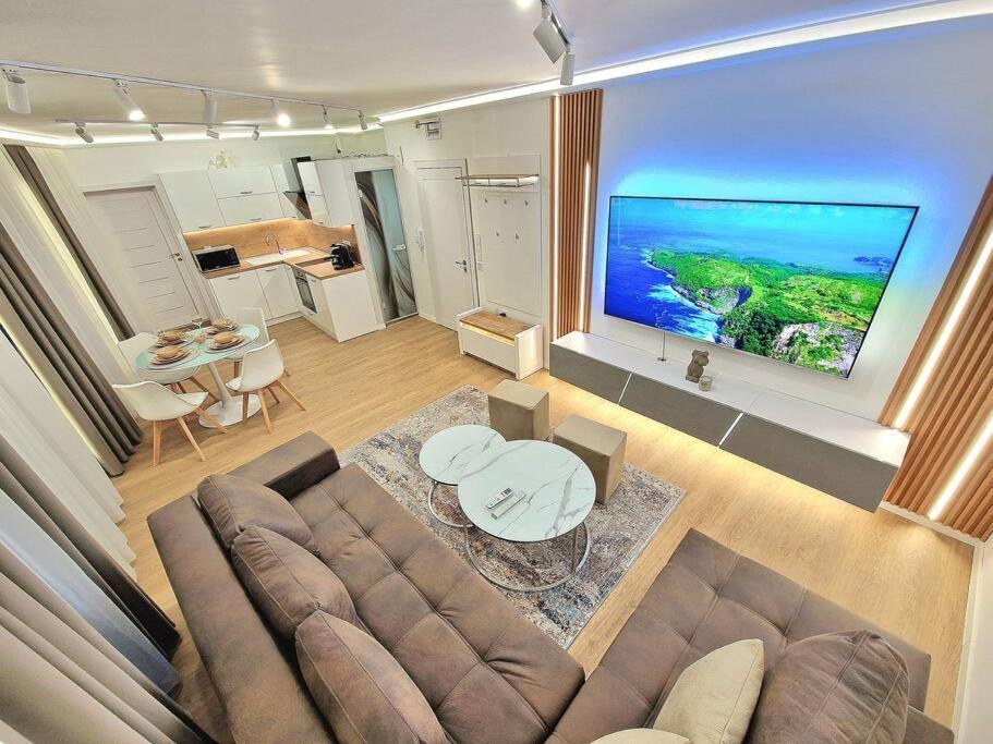 Luxury Apartment. 75 Inches Tv Warna Exterior foto