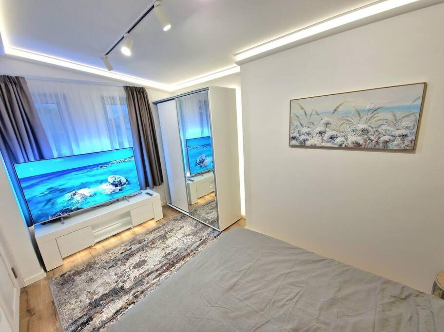 Luxury Apartment. 75 Inches Tv Warna Exterior foto