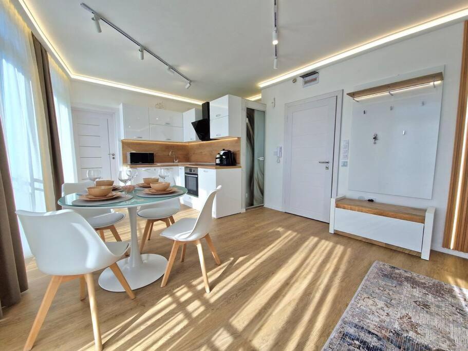 Luxury Apartment. 75 Inches Tv Warna Exterior foto