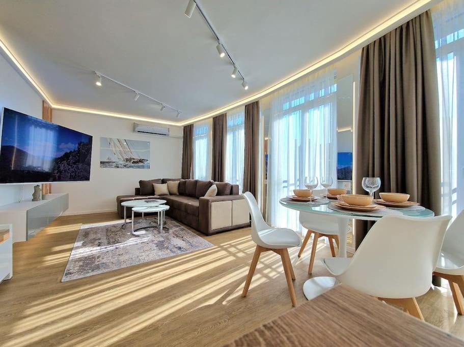 Luxury Apartment. 75 Inches Tv Warna Exterior foto