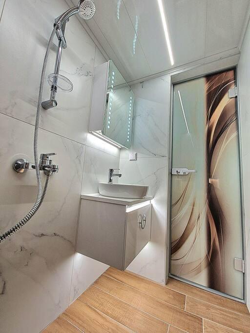 Luxury Apartment. 75 Inches Tv Warna Exterior foto