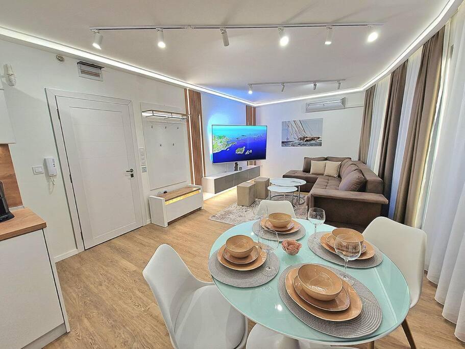 Luxury Apartment. 75 Inches Tv Warna Exterior foto