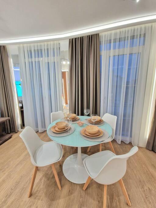 Luxury Apartment. 75 Inches Tv Warna Exterior foto