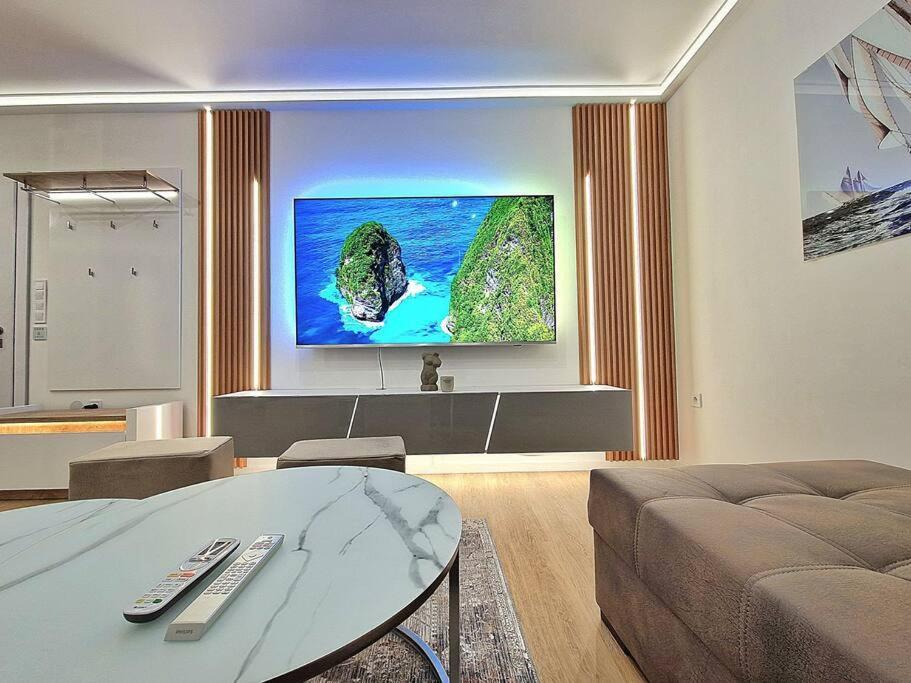 Luxury Apartment. 75 Inches Tv Warna Exterior foto