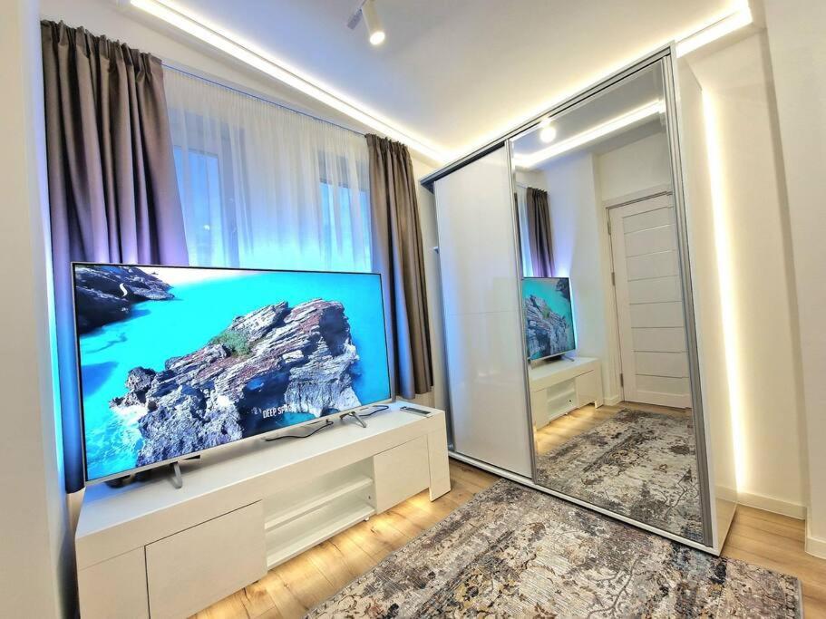 Luxury Apartment. 75 Inches Tv Warna Exterior foto